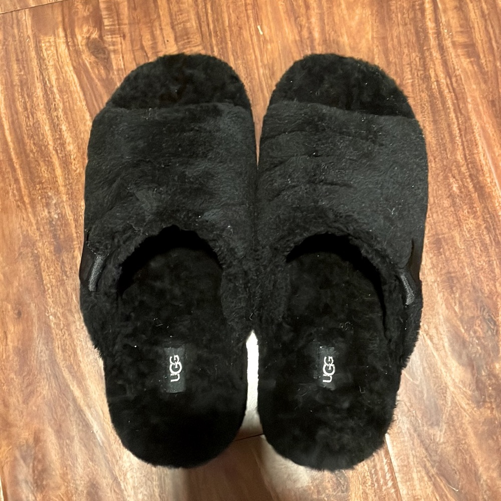 UGG black fuzzy slippers - W12